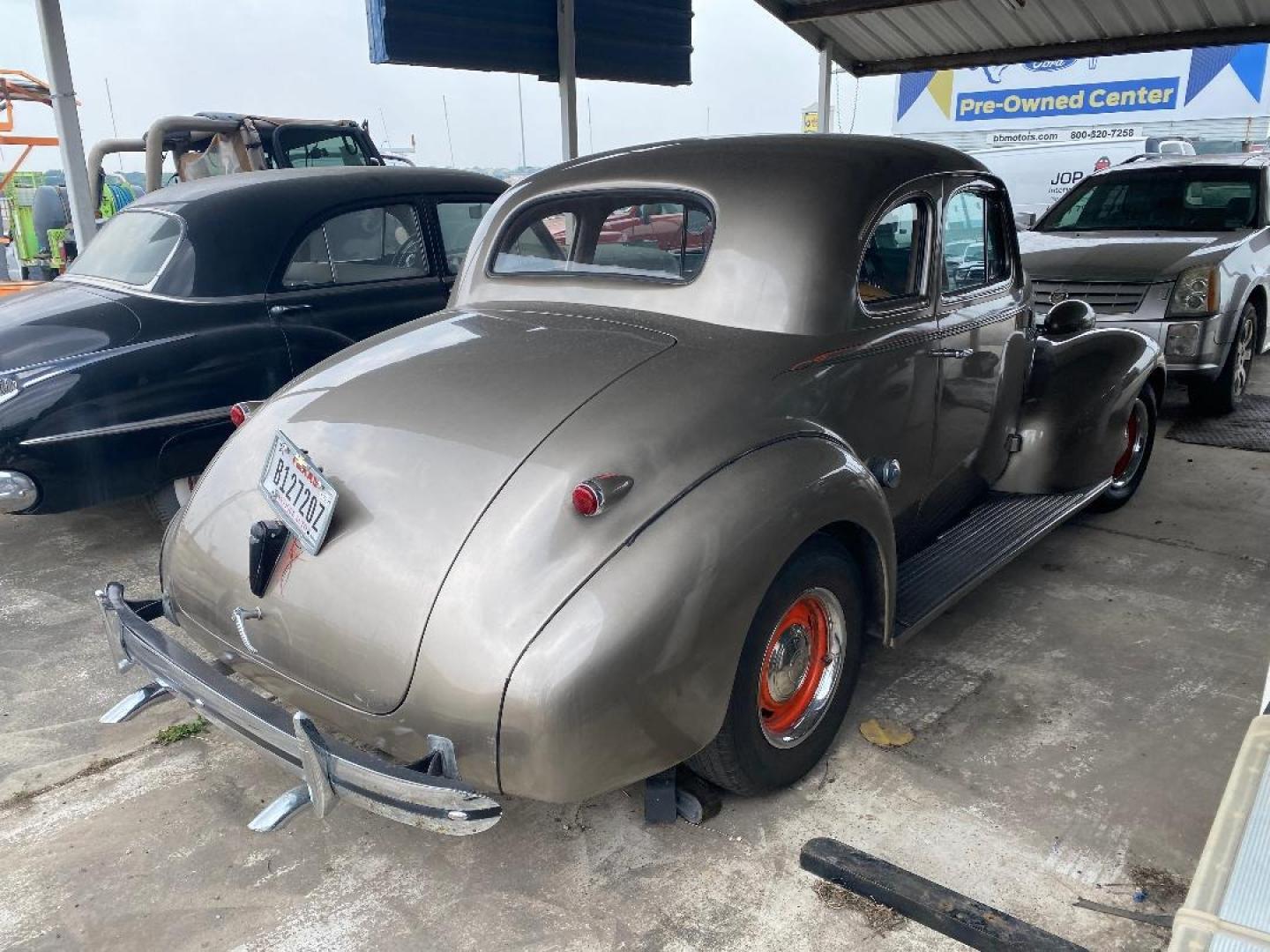 1939 Pewter /Tan Chevrolet Master 85 (21JB0524722) with an 350 V8 Chevrolet engine, Automatic transmission, located at 1687 Business 35 S, New Braunfels, TX, 78130, (830) 625-7159, 29.655487, -98.051491 - Photo#2